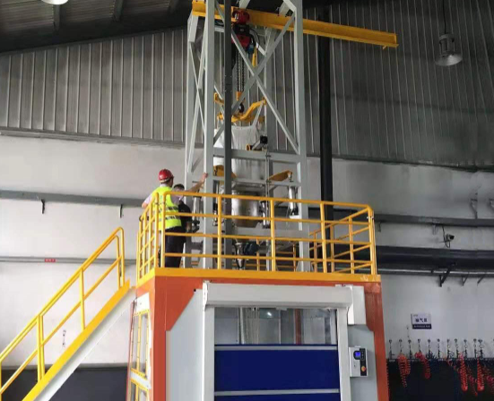 為什么說噸袋拆包機(jī)在工廠必不可少？